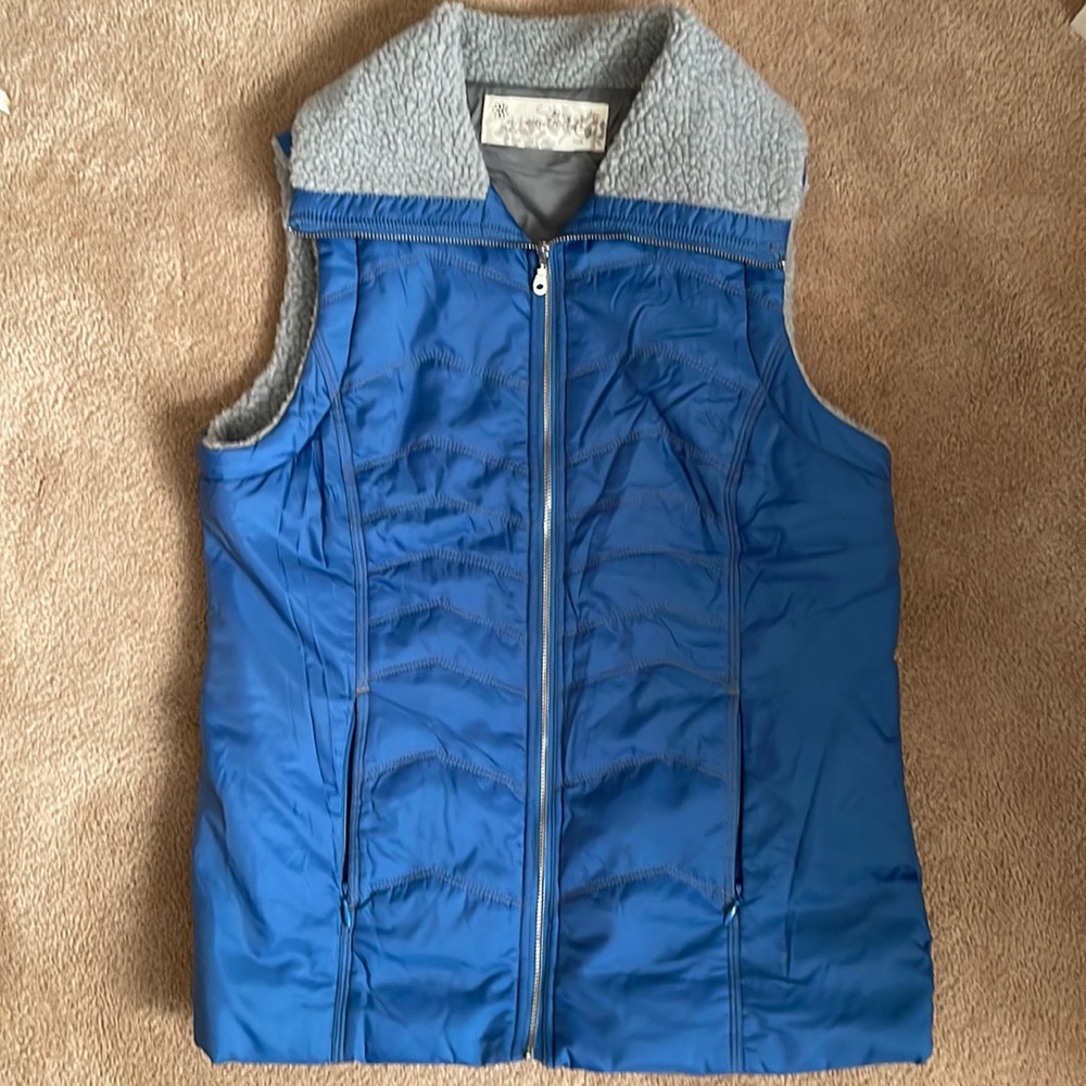 Aventura blue zip vest